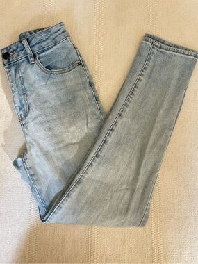 Pacsun  | LA Light Denim Mom Jean | 24